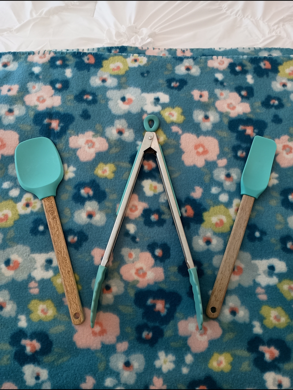 Pioneer Woman Kitchen Utensil Lot 2 Silicone Spatulas And Tongs In Teal